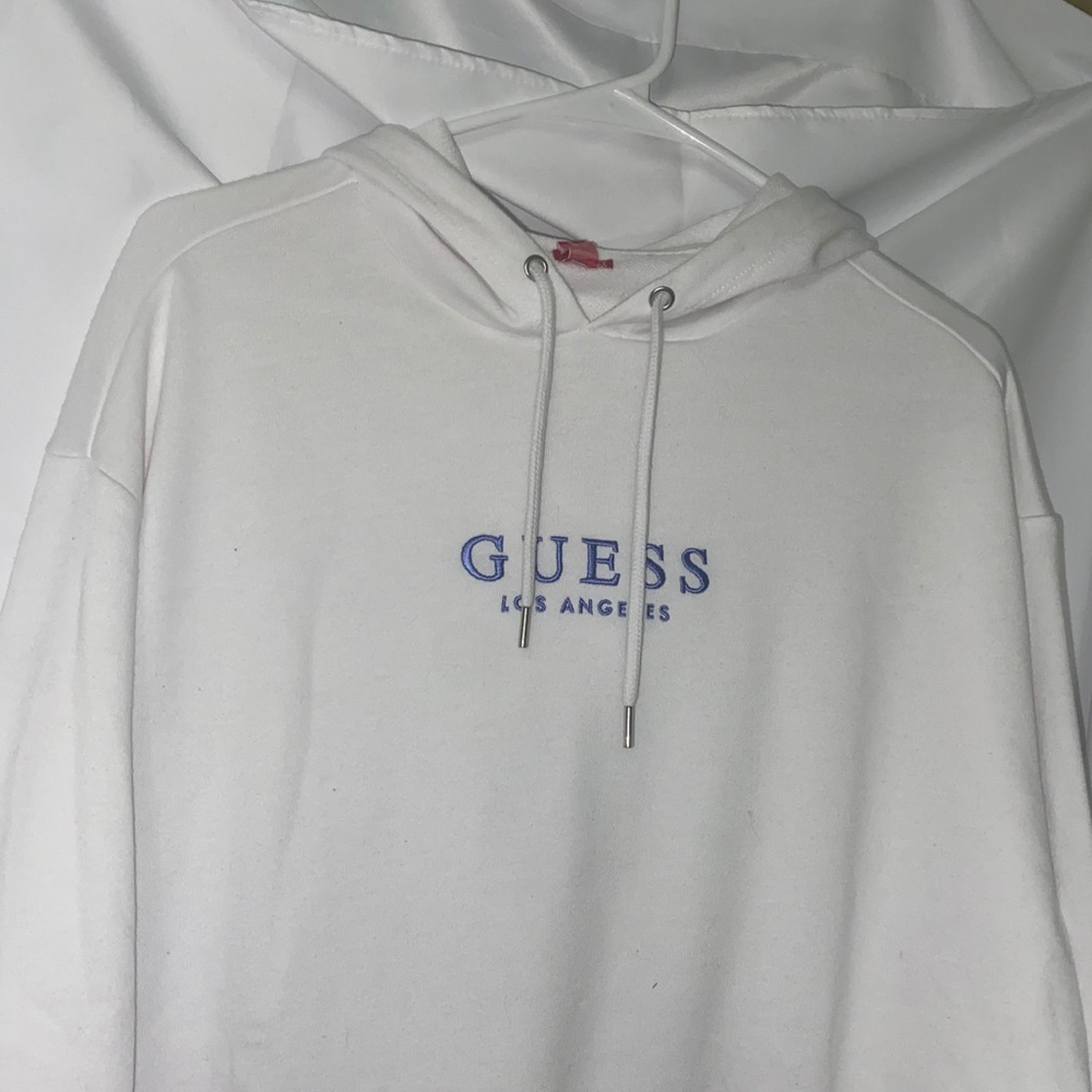 NWT Oversized white GUESS sweatshirt blue logo 💙